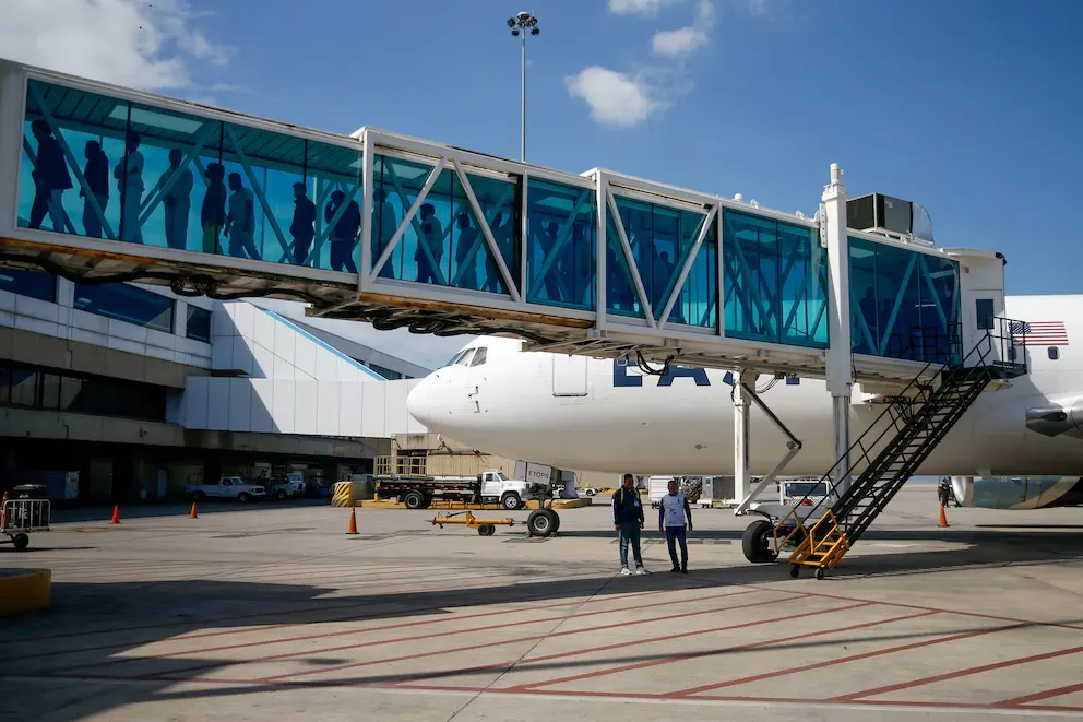 Un nuevo vuelo de deportación desde Estados Unidos llegó a Venezuela con 115 migrantes indocumentados