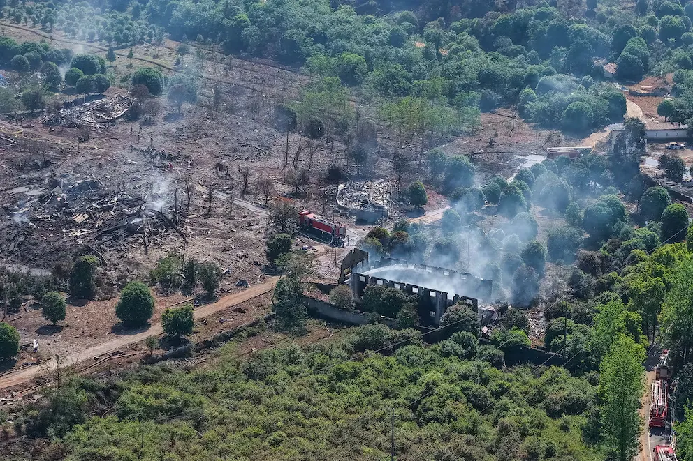 Una explosión masiva de una fábrica en China de pirotecnia deja 26 muertos y decenas de heridos