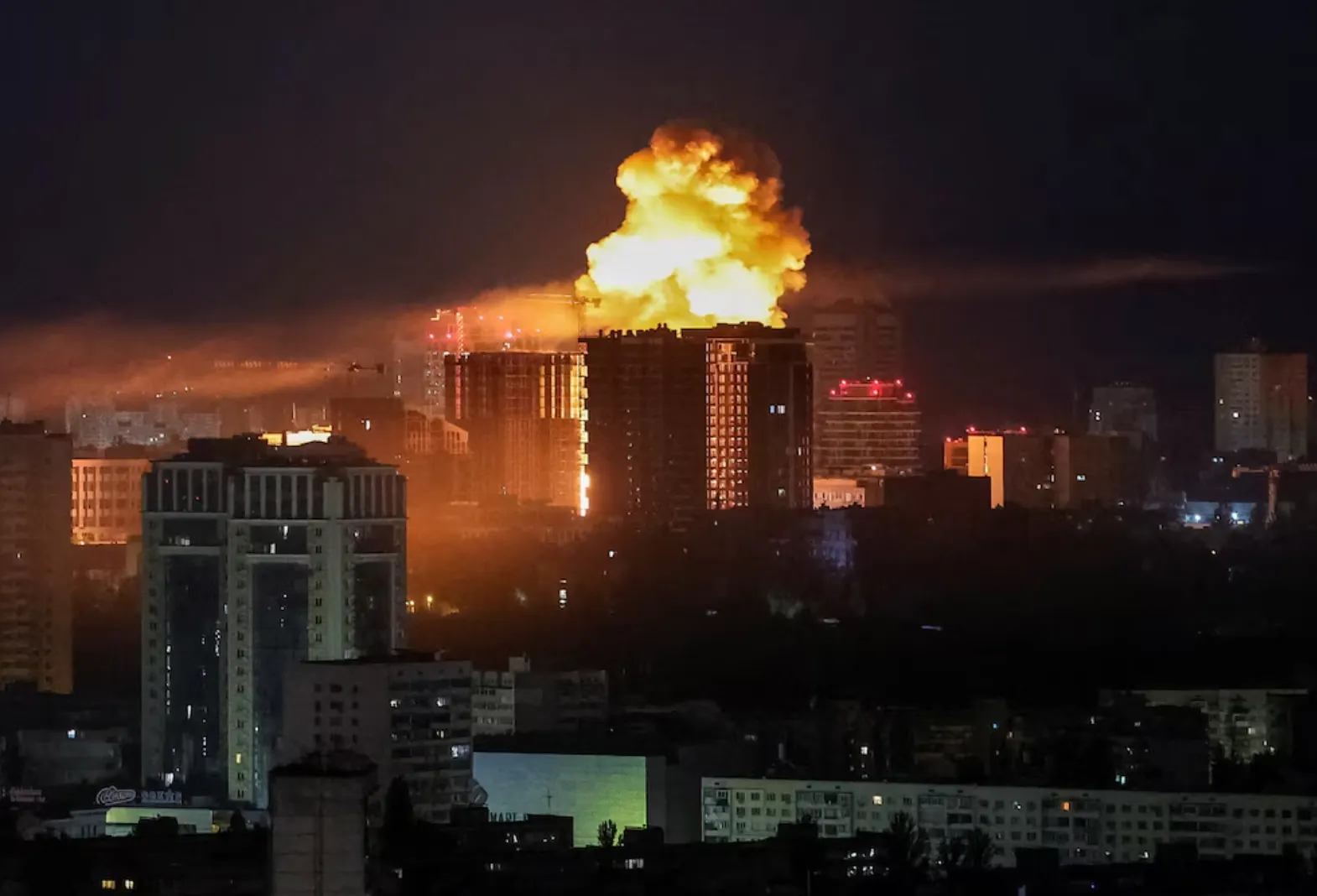 Ataque ruso con 656 drones y 73 misiles deja al menos 18 muertos y devastaciones en Ucrania