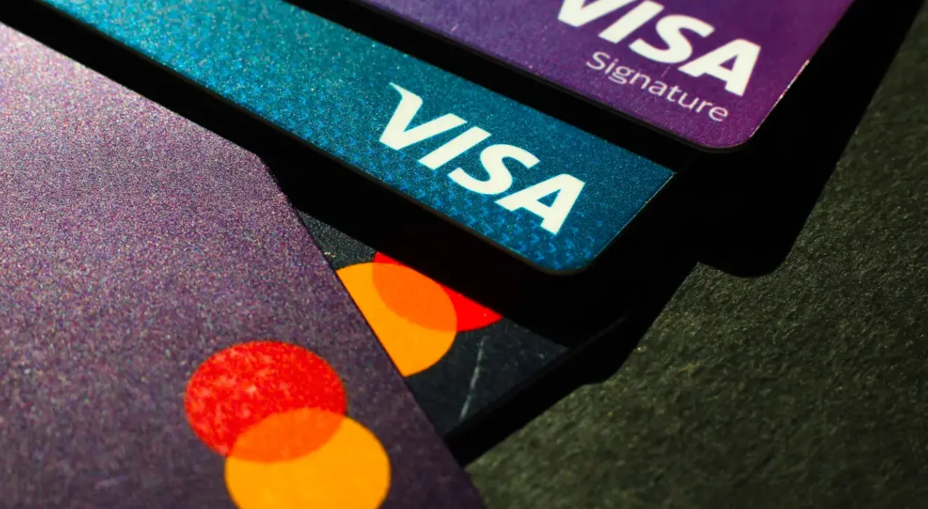Asfixia financiera al régimen cubano: Visa y Mastercard suspenden todas sus operaciones en la isla