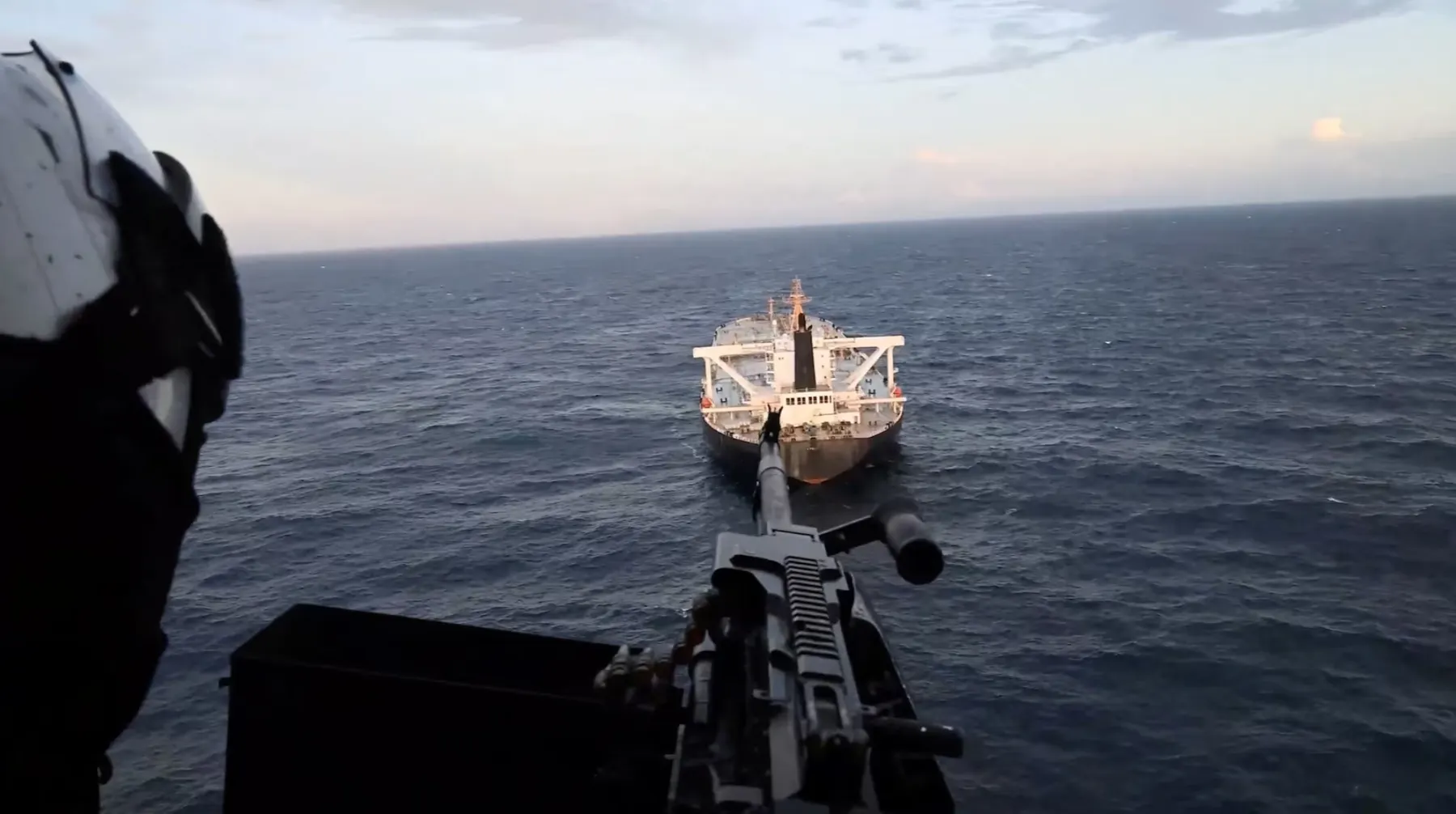 Fuerzas de Estados Unidos interceptan un superpetrolero sancionado en el Océano Índico