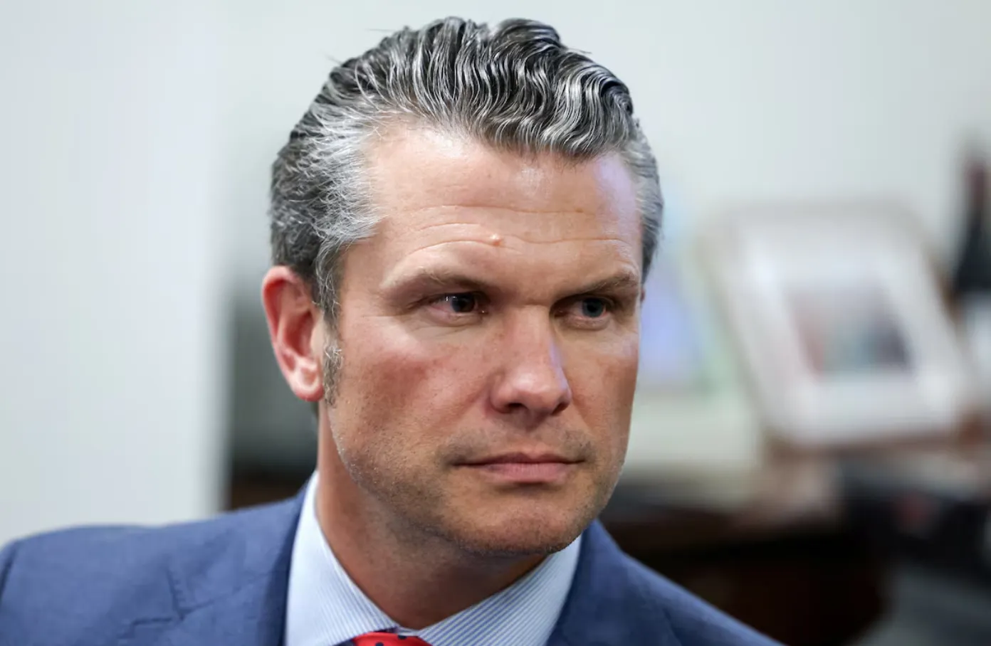 El secretario de Guerra de EE.UU., Pete Hegseth, advierte una invasión de inmigrantes en Europa y exige fuerza a los aliados