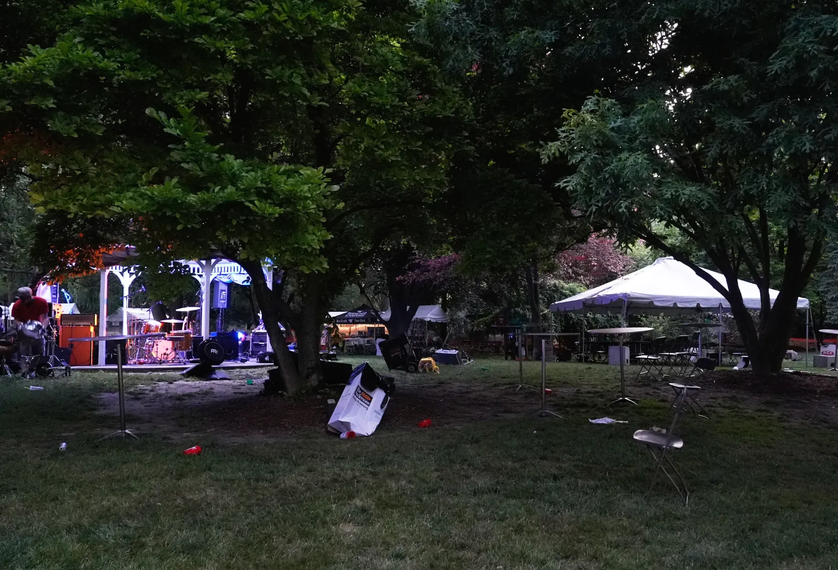 Despliegue policial en Ohio: buscan a los sospechosos de un tiroteo que dejó 12 heridos en un festival de Toledo