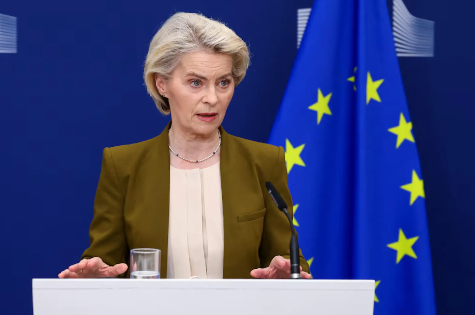 La Unión Europea bloquea la venta de drones, veta a los exmilitares y prohíbe la importación de pescado en su nuevo paquete contra Rusia