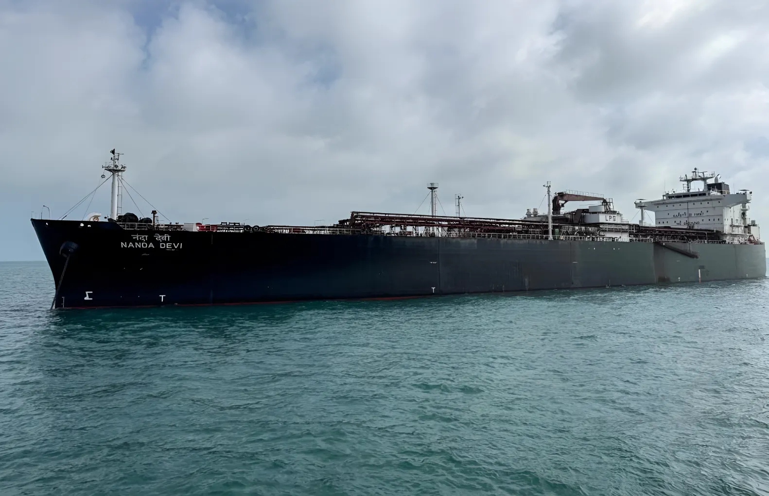 Petroleros iraníes cruzan el estrecho tras aceptar las condiciones de EE. UU.