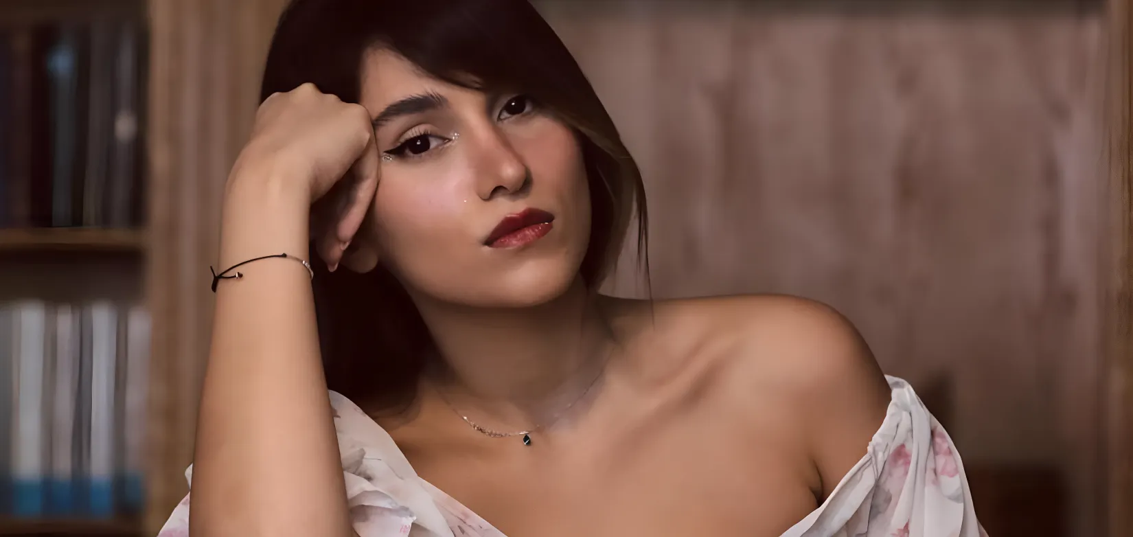 74 latigazos y dos años de inhabilitación profesional: la condena en Irán a una artista por dar un concierto virtual sin velo