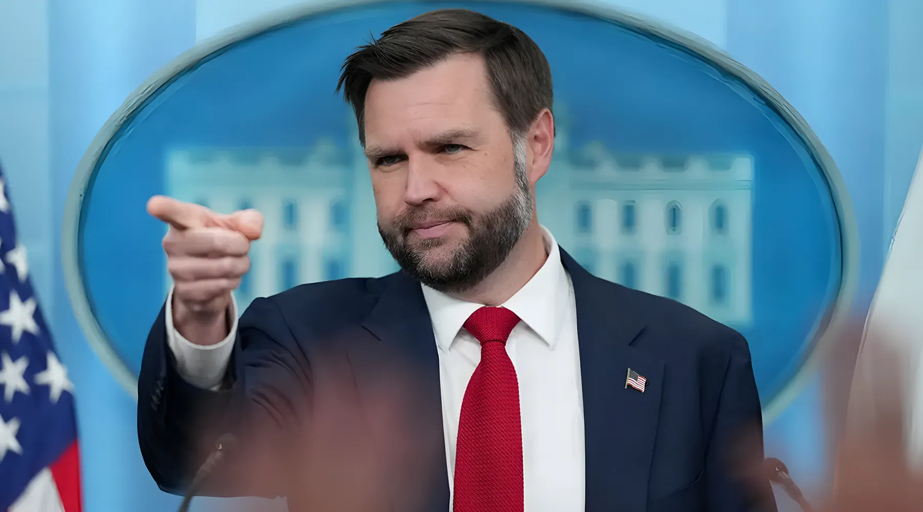 JD Vance desmiente el supuesto cierre del Estrecho de Ormuz por parte de Irán
