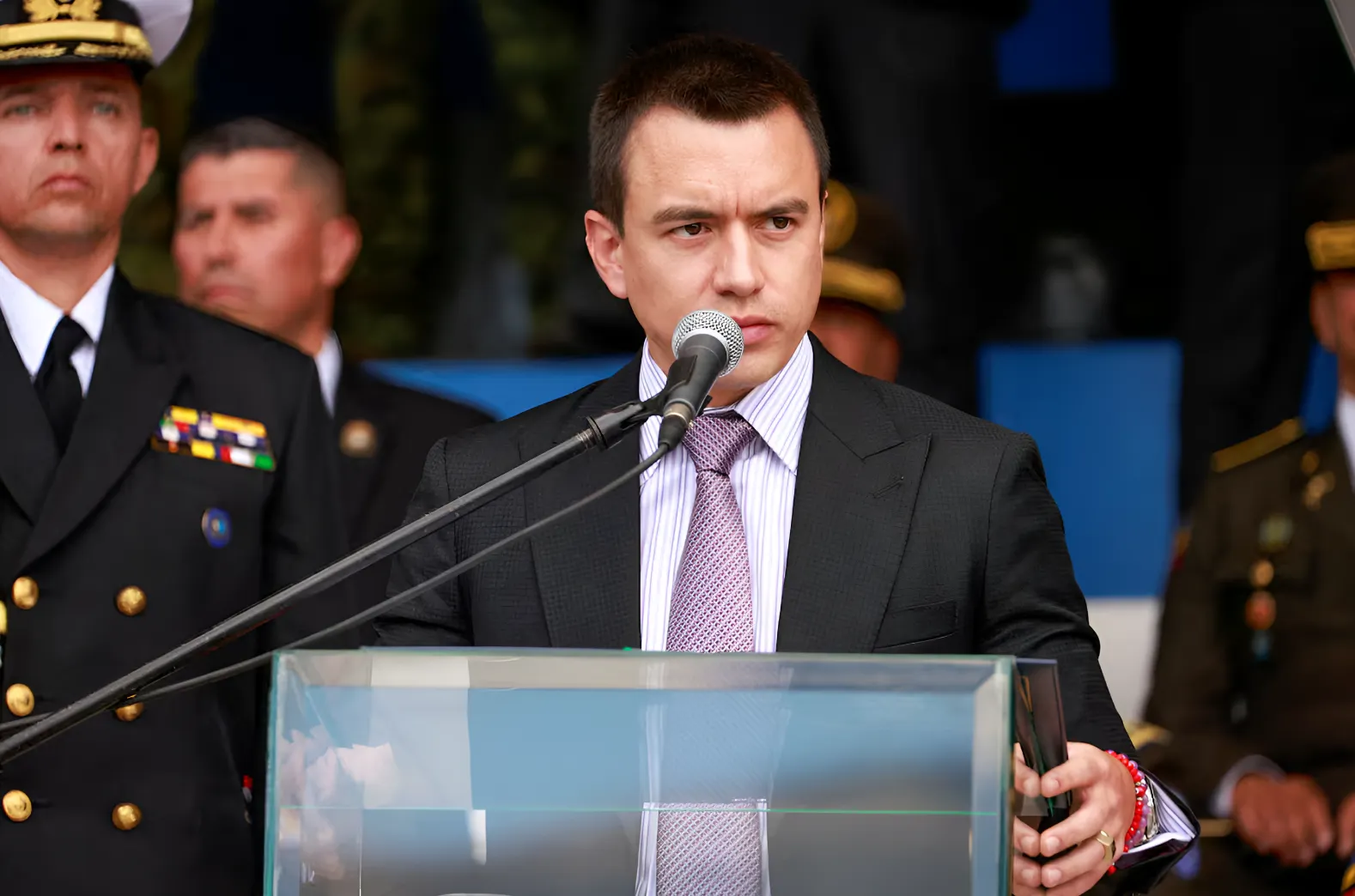 Noboa reduce el Estado ecuatoriano y baja a 10 el número de ministerios
