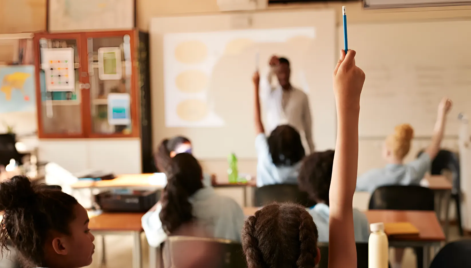 Huntington Beach frena ley de California que ocultaba cambio de género de los alumnos a sus padres