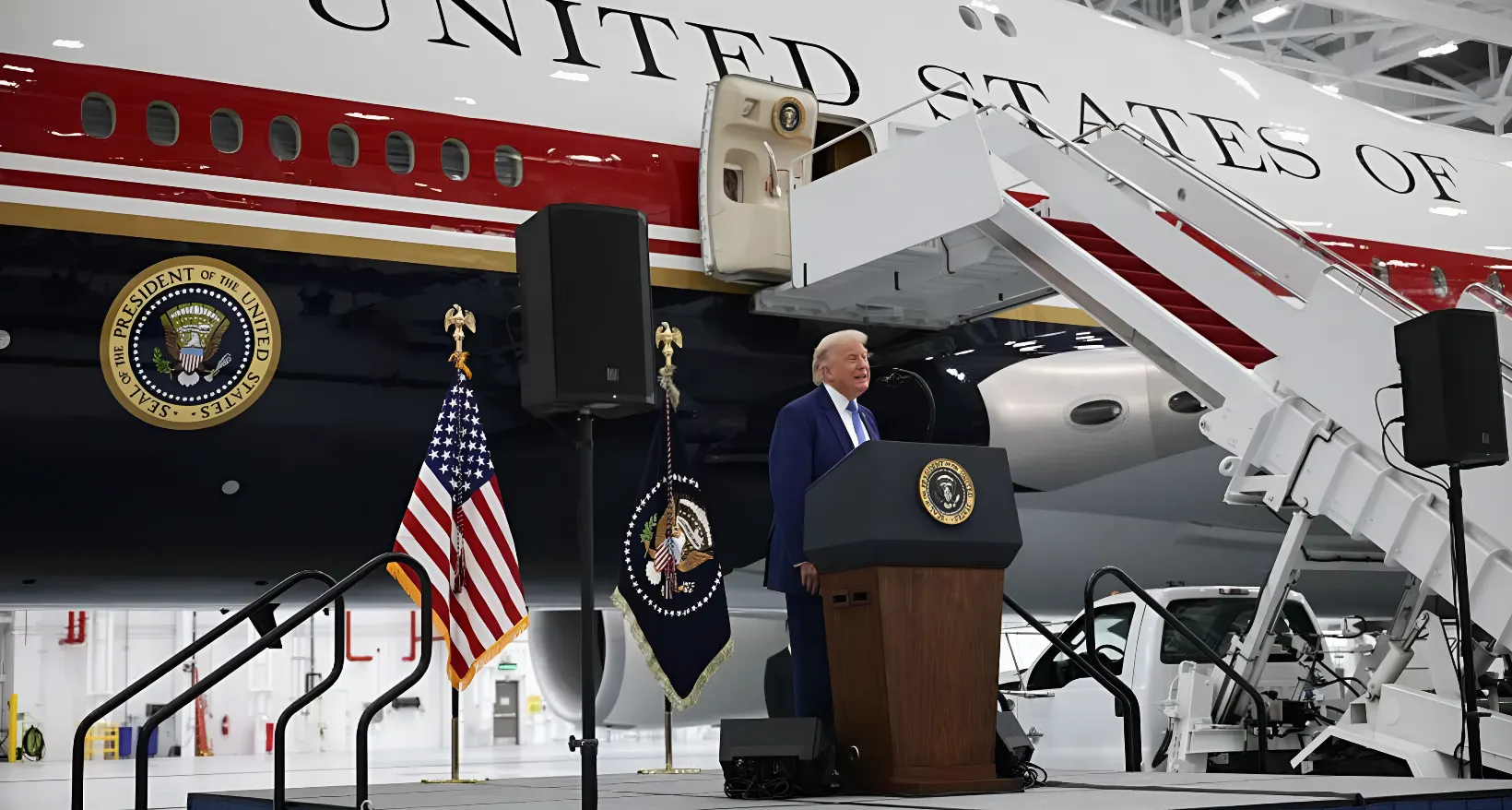 Trump presenta el nuevo Air Force One: el lujoso Boeing que Catar regaló a EE. UU.