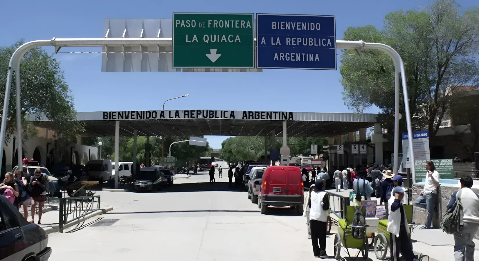 El Gobierno argentino oficializa la creación del "Programa de Seguridad Migratoria" para combatir delitos en las fronteras