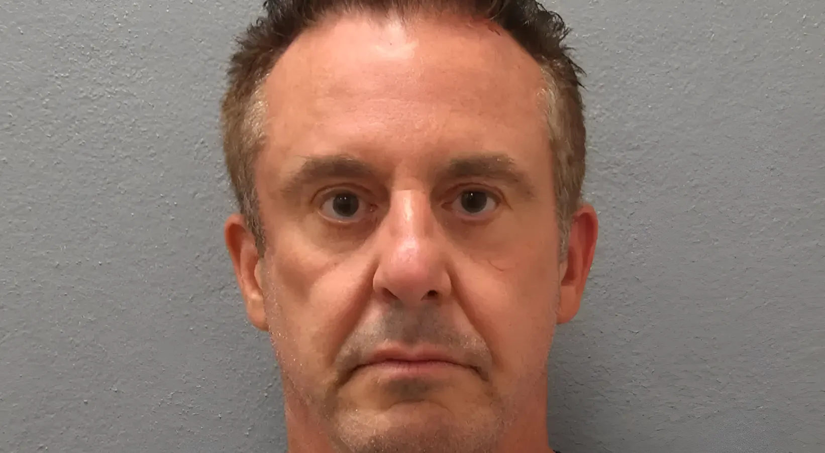 Arrestan a un depravado sexual en Florida tras secuestrar a una menor y ocultarla en una secadora de ropa