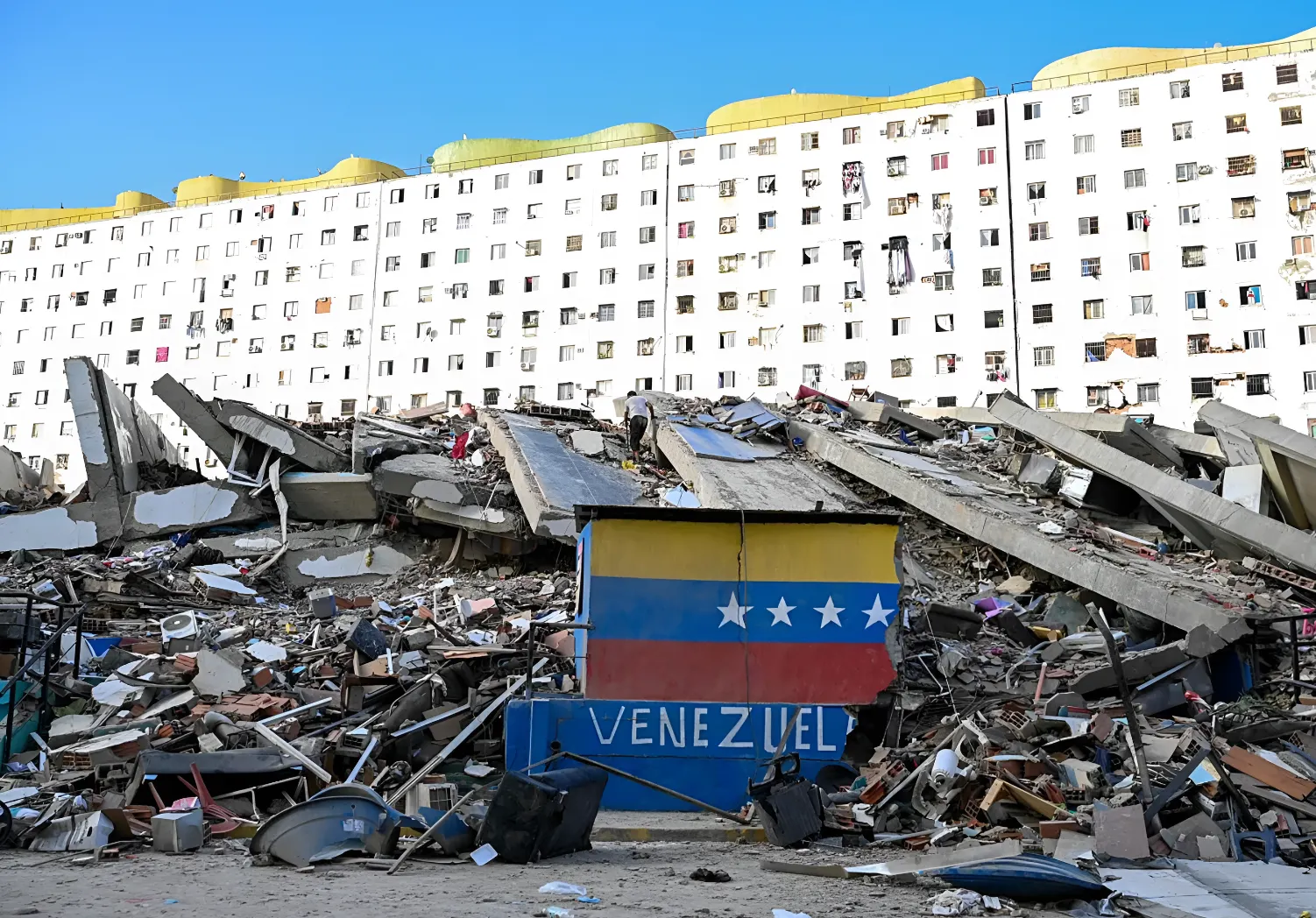 El fraude de la Misión Vivienda convierte los bloques de Chávez y Maduro en fosas comunes