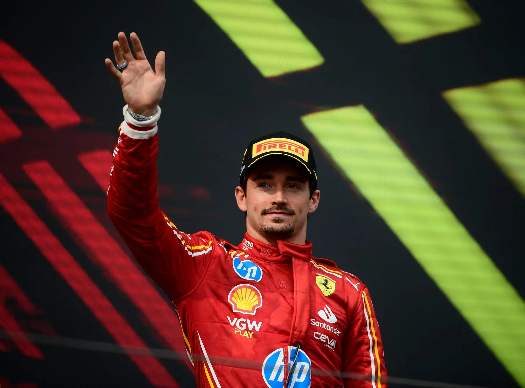 Charles Leclerc sella su lealtad eterna con Ferrari y va por los récords históricos de Michael Schumacher