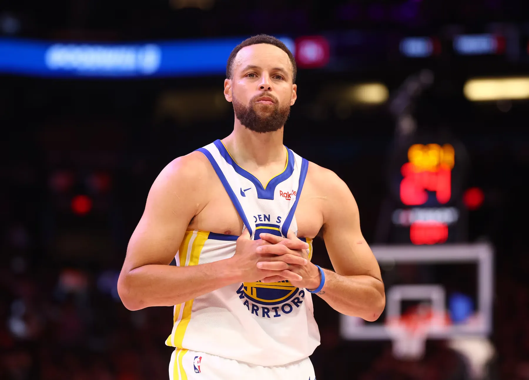 La estrella de la NBA Stephen Curry firma un millonario contrato de patrocinio con Li-Ning