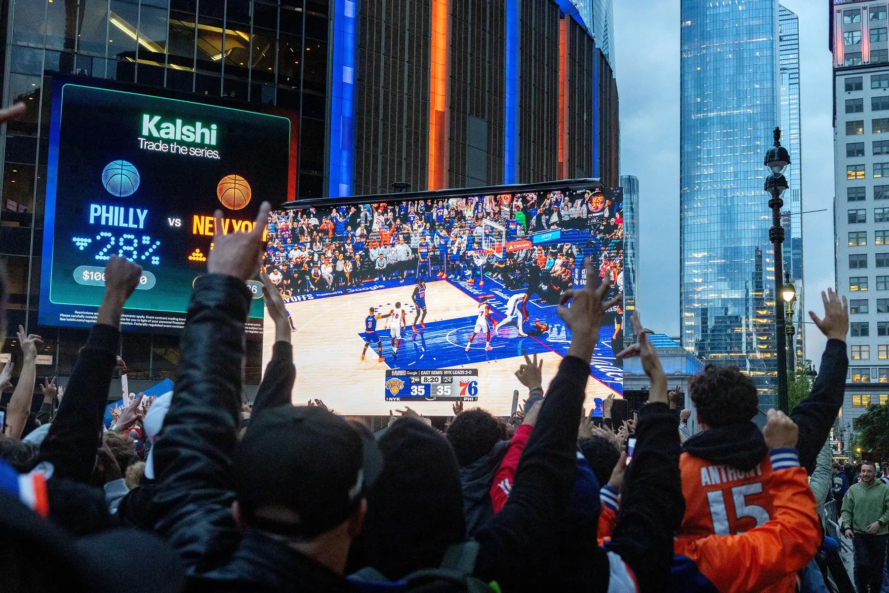 Cuatro fanáticos de los Knicks fueron arrestados en Nueva York durante la fiesta por las Finales de la NBA