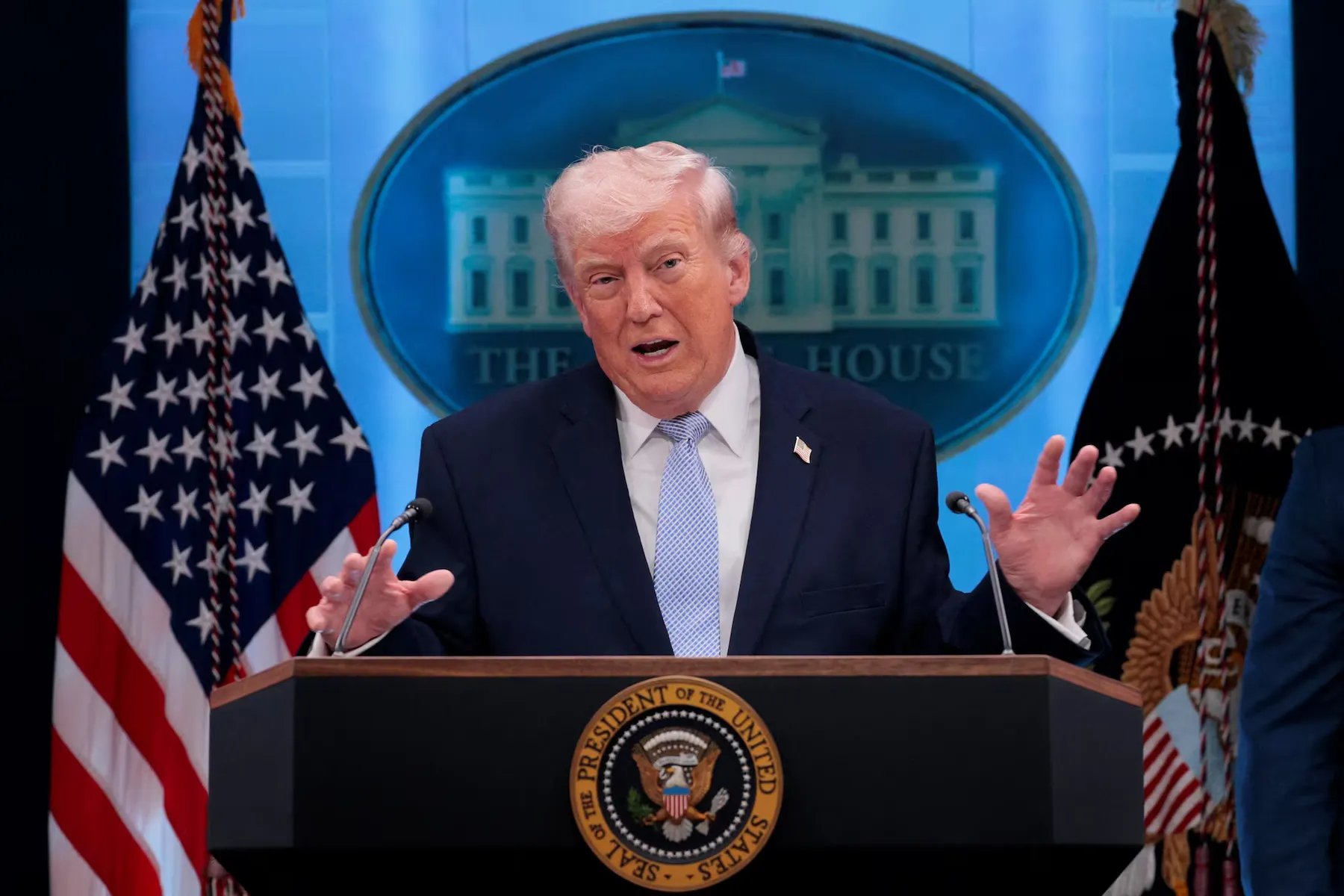 Trump advierte que EE. UU. destruirá el uranio iraní con o sin acuerdo de paz