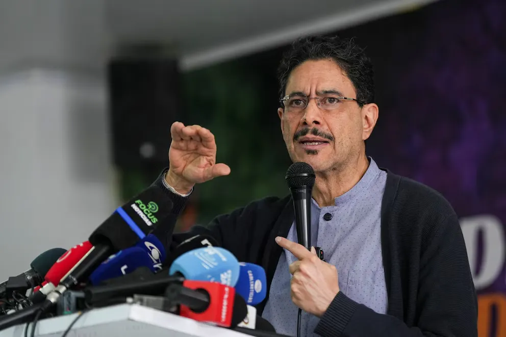 El izquierdista Iván Cepeda elude cobardemente el debate presidencial frente a Abelardo de la Espriella en Colombia