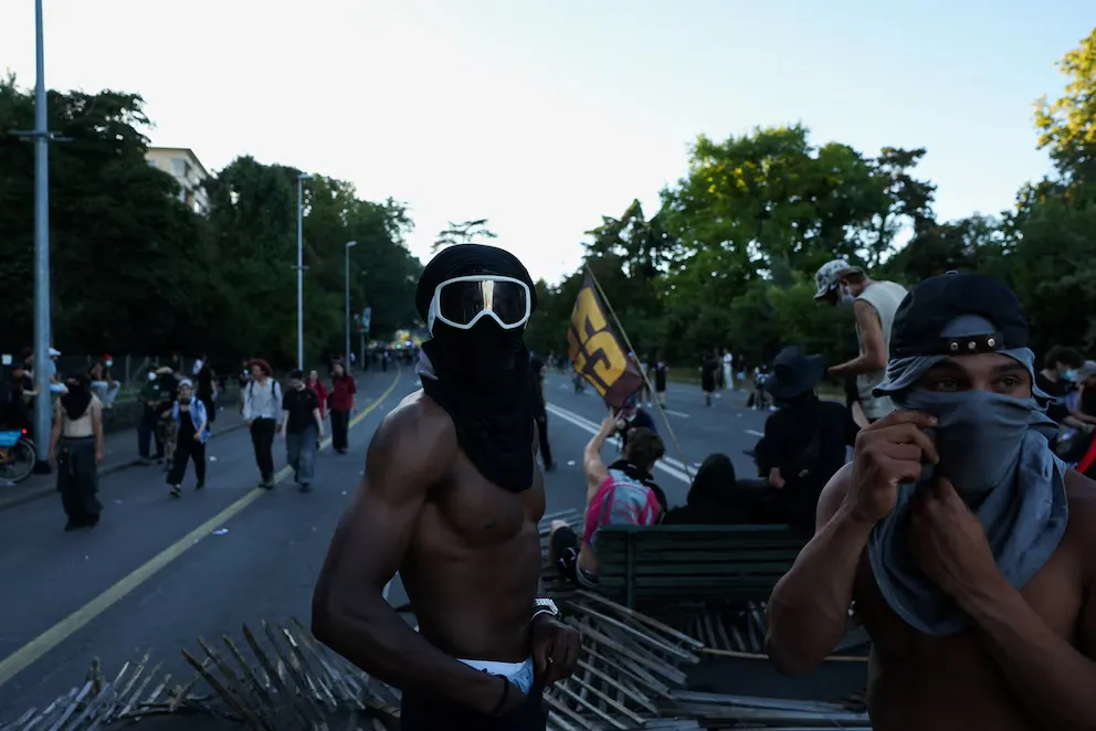 Caos en Ginebra: extremistas de izquierda y grupos del "Black Bloc" desatan violencia en protesta contra el G7