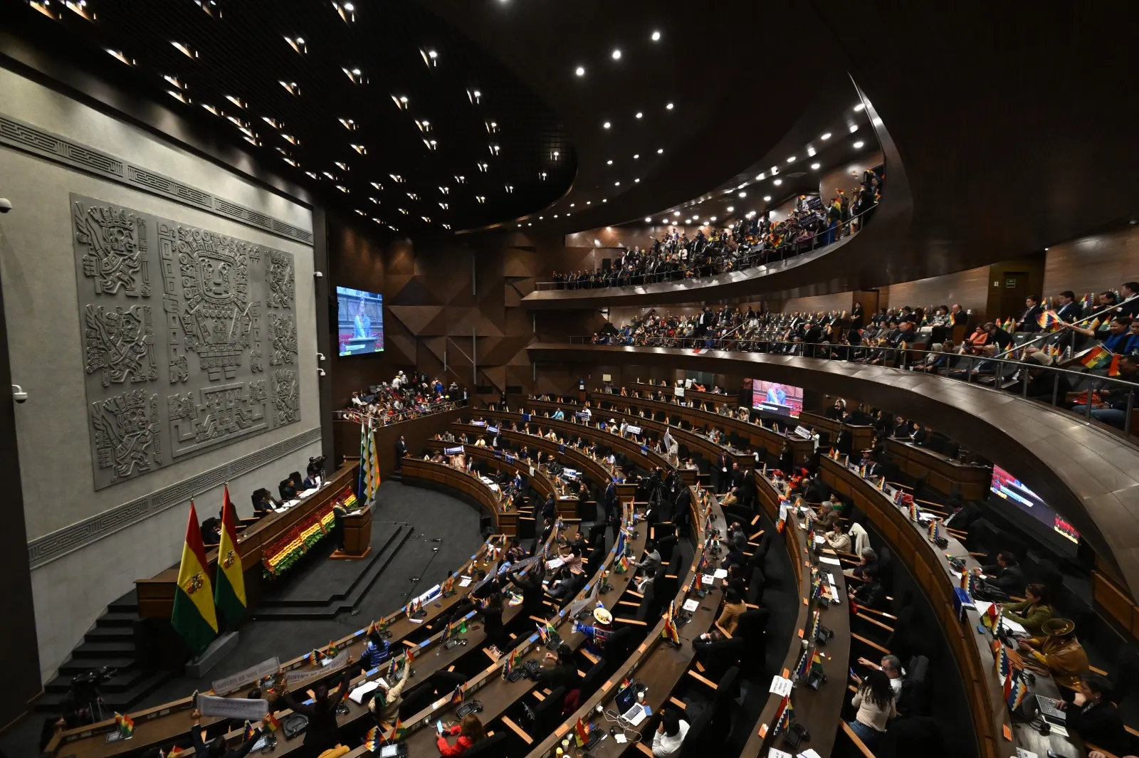 La Asamblea de Bolivia ratifica el estado de excepción para aplastar los bloqueos que desangran al país