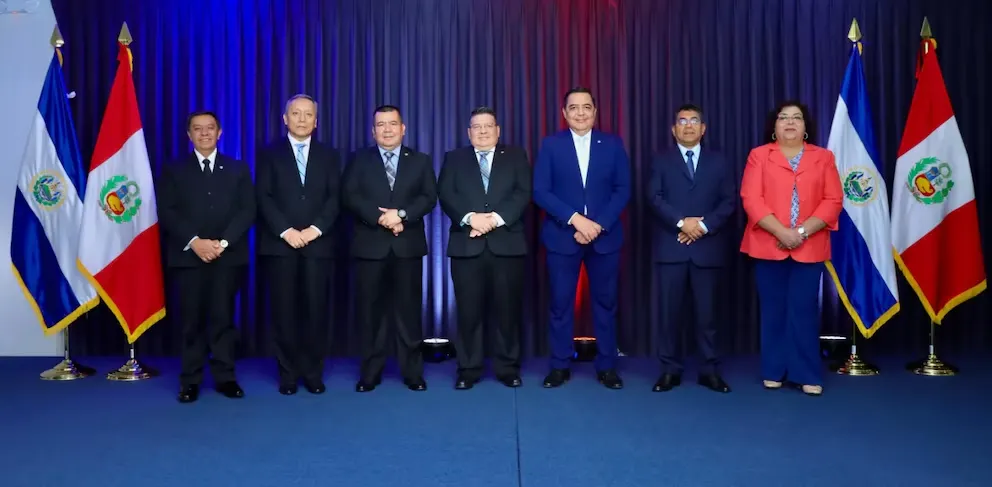 El Salvador y Perú sellan una alianza judicial de mano dura para asfixiar las finanzas del crimen organizado