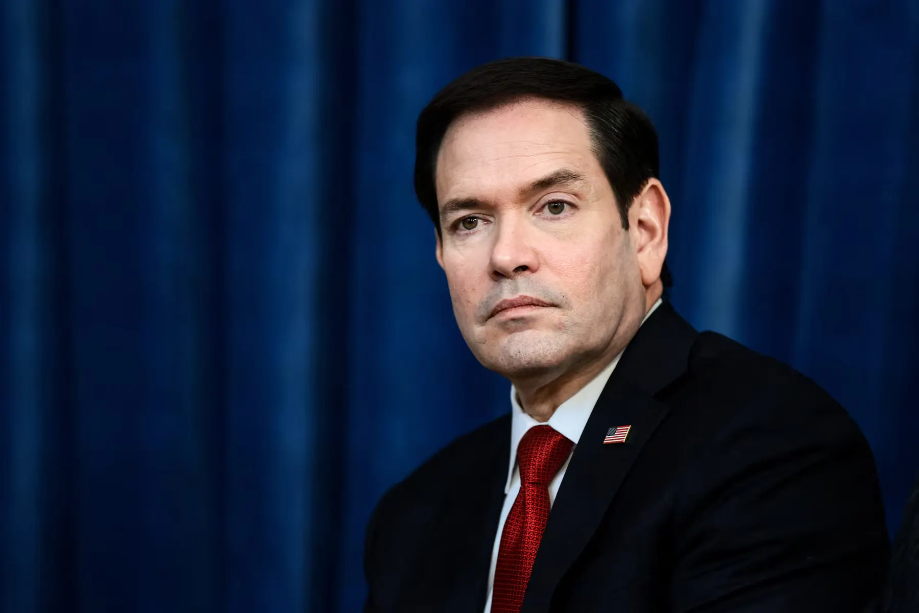 Marco Rubio advierte que un peaje del Estado terrorista de Irán en el estrecho de Ormuz desataría un "caos total" global