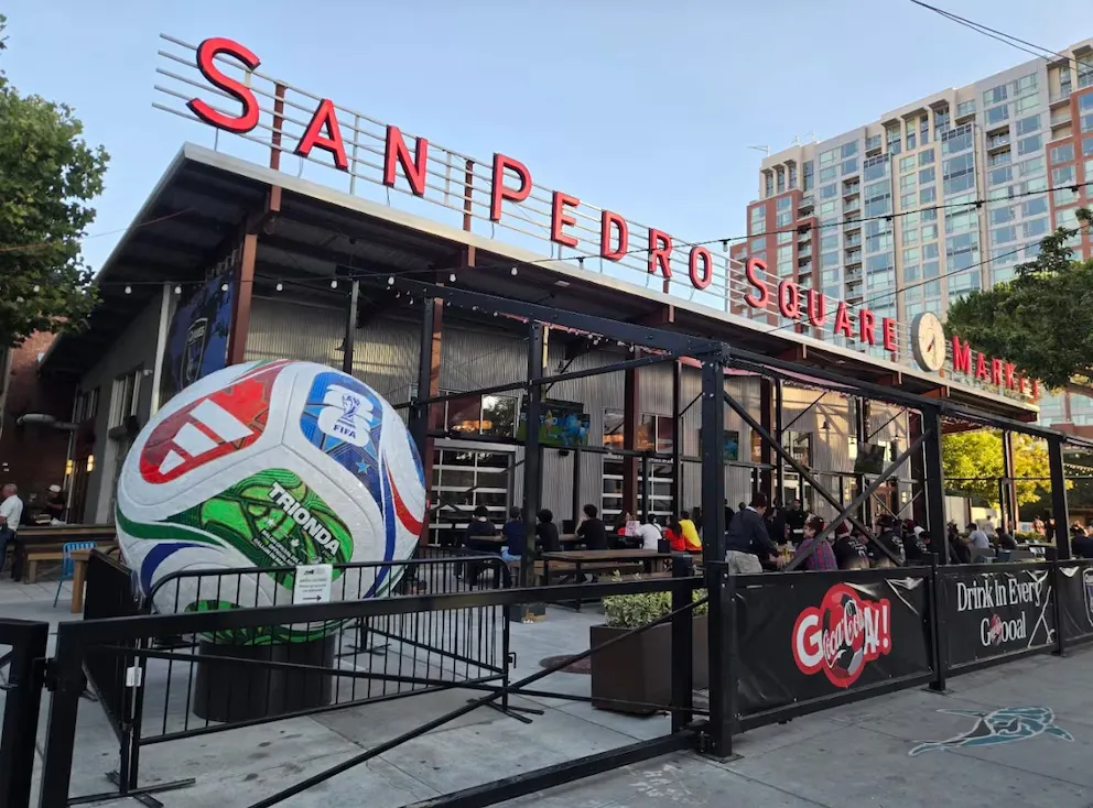 Un violento tiroteo en un fan fest del Mundial en California dejó un muerto y un herido crítico