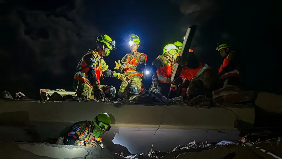 Milagroso rescate de Aaron bajo las ruinas en Venezuela con el apoyo fundamental de las brigadas de El Salvador