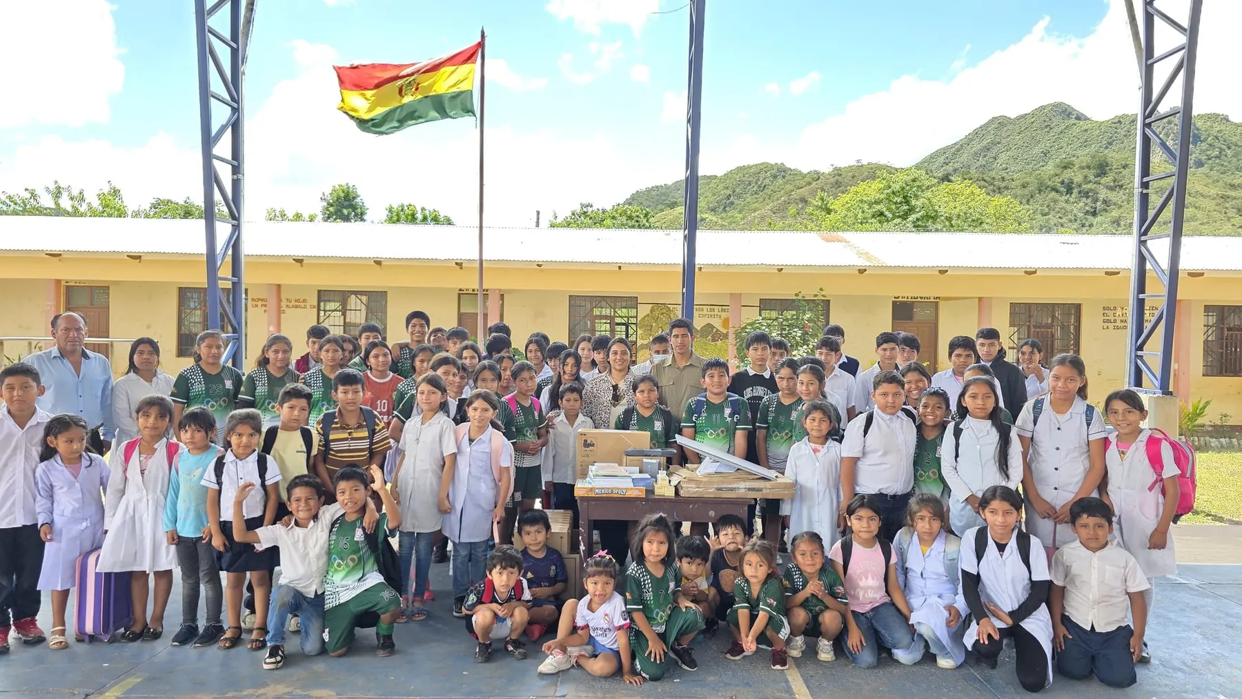 Elon Musk destaca el impacto de Starlink en 14 escuelas rurales de Bolivia