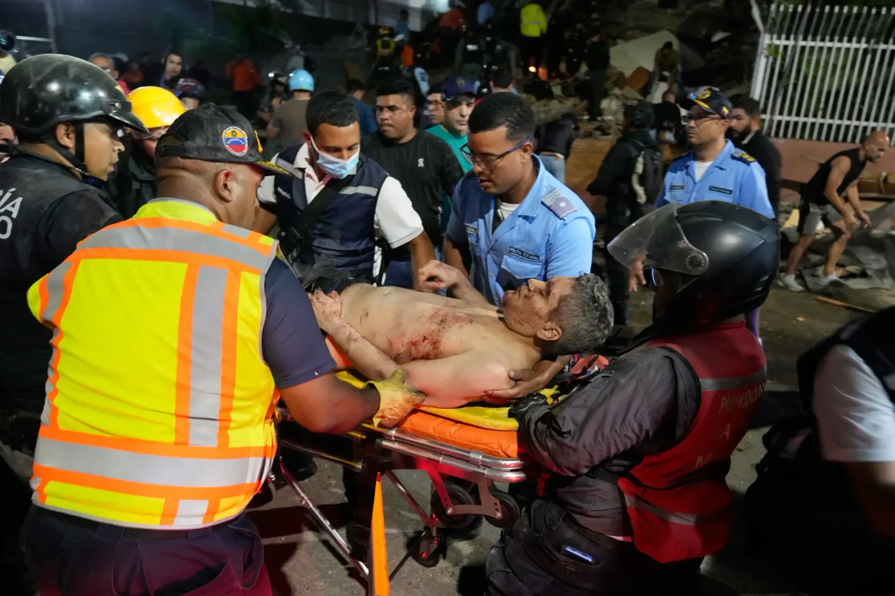 Un fuerte terremoto sacudió Venezuela y activó una alerta de tsunami para Aruba, Curazao y Bonaire