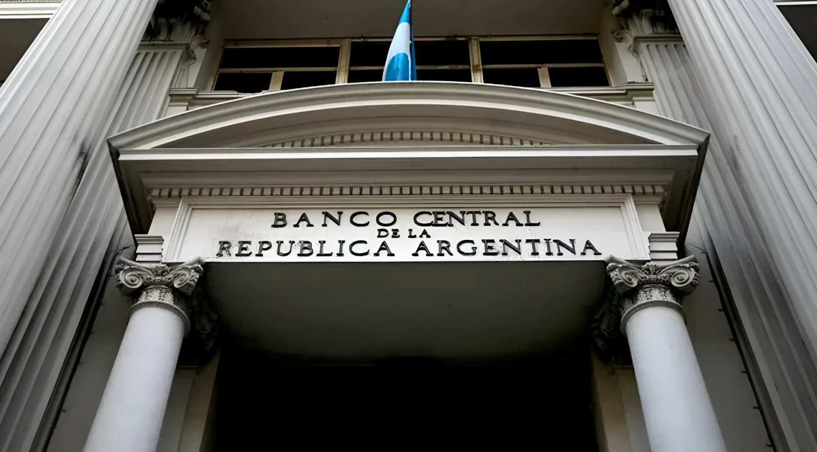 El Banco Central de Argentina refinancia 6.000 millones de dólares con la banca internacional y despeja vencimientos hasta 2028