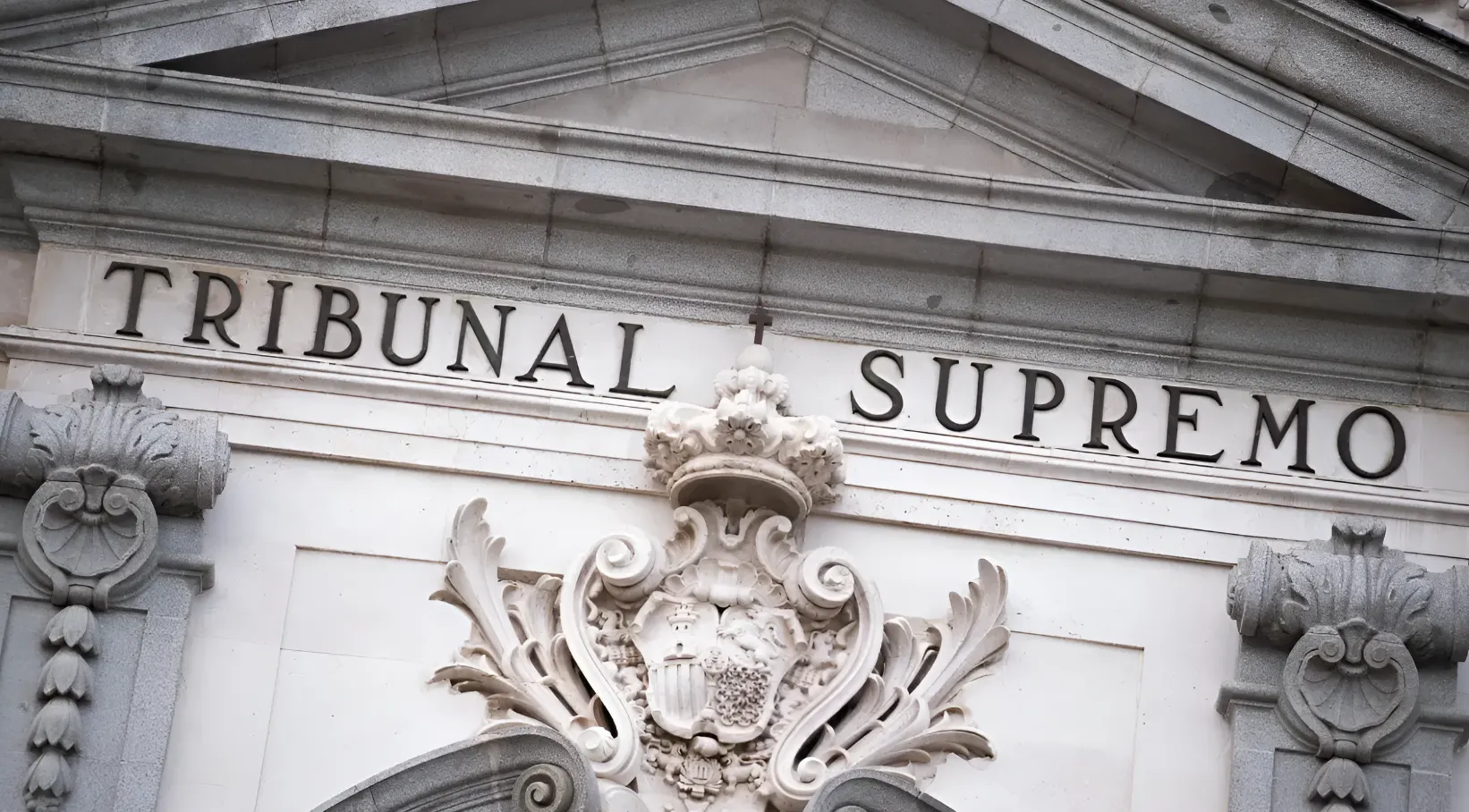 El Tribunal Supremo admite a trámite el recurso de Castilla y León contra la regularización masiva de inmigrantes