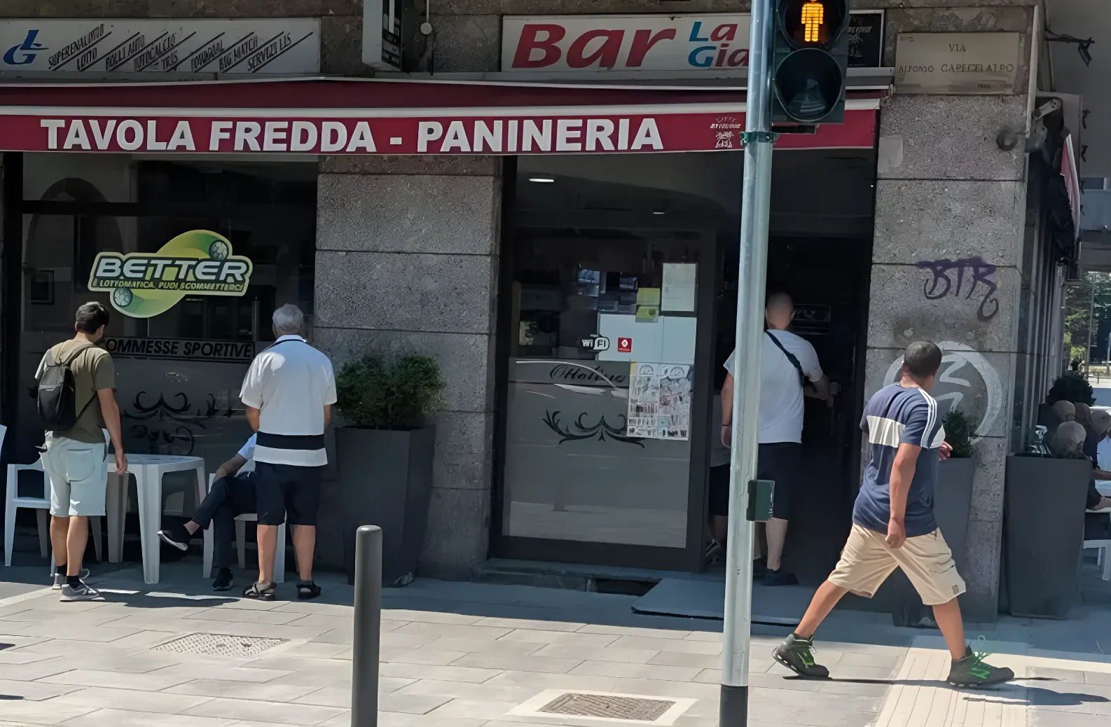 "Me divertí, apenas salga lo vuelvo a hacer": las palabras del joven que apuñaló a un hombre en un bar en Milán