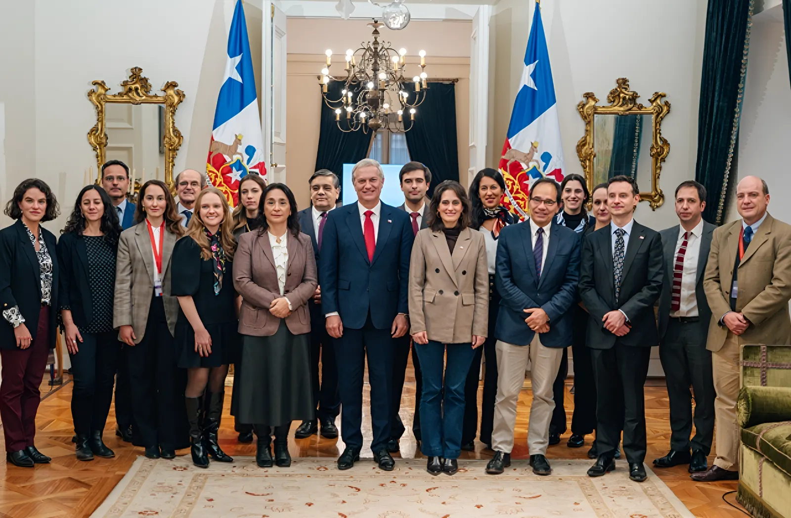 Kast lanza el plan "Chile Renace" para incentivar la tasa de natalidad en el país
