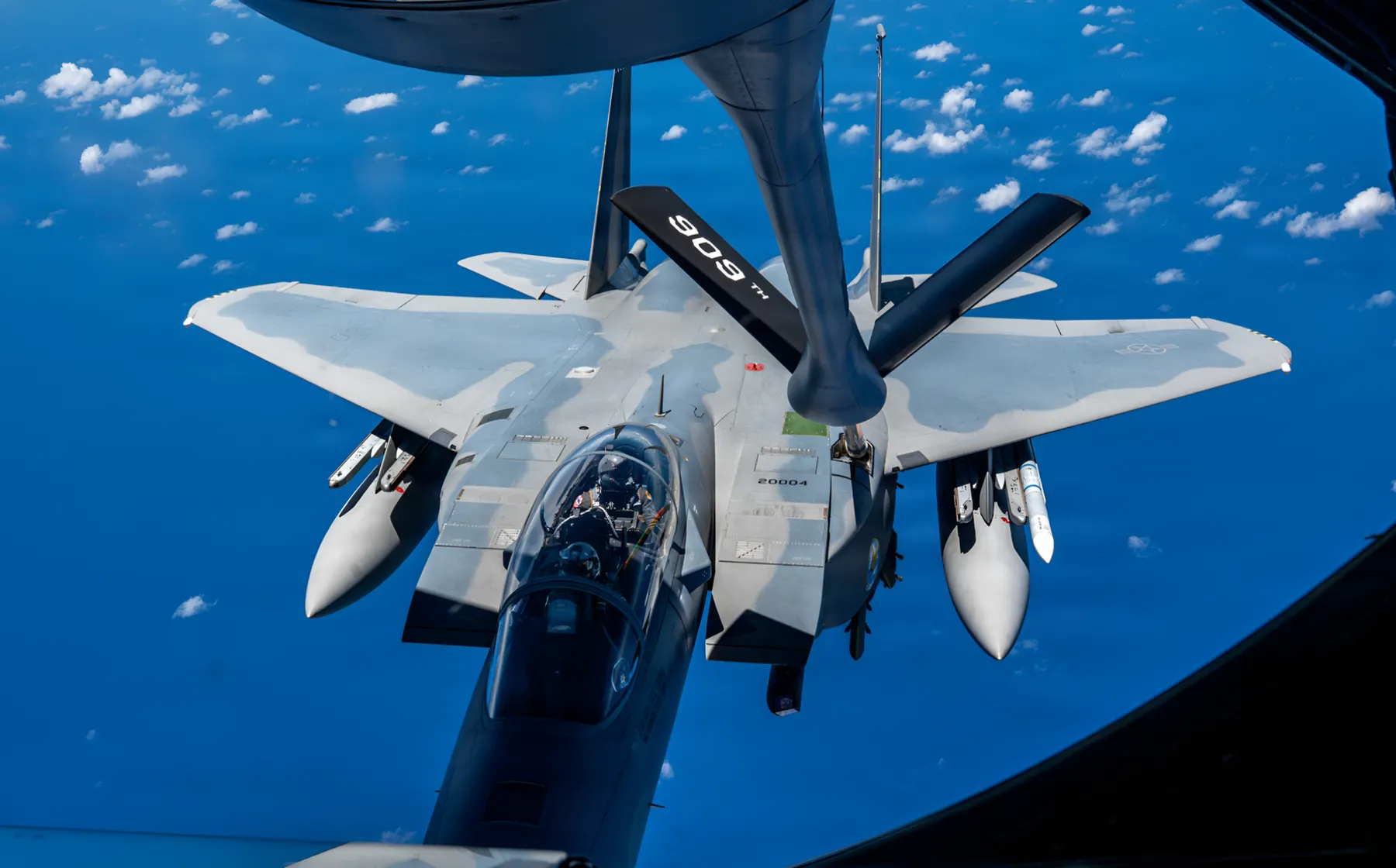 El avanzado caza F-15EX Eagle II regresa a Japón para liderar la transición táctica en Kadena