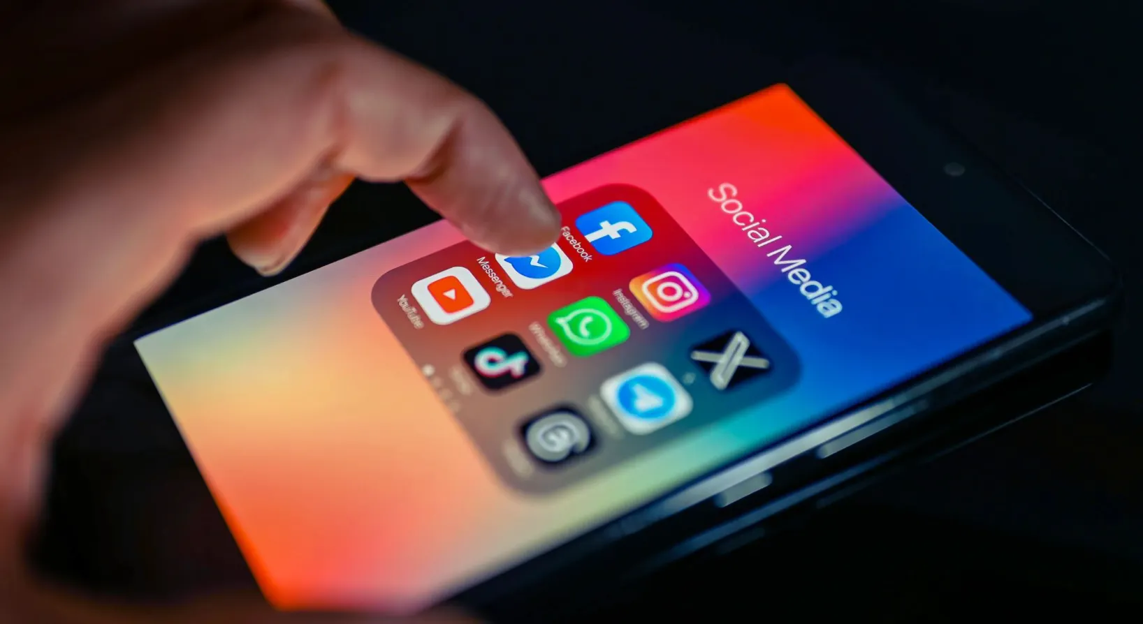 Reino Unido impondrá un "toque de queda" en redes sociales para adolescentes de 16 y 17 años
