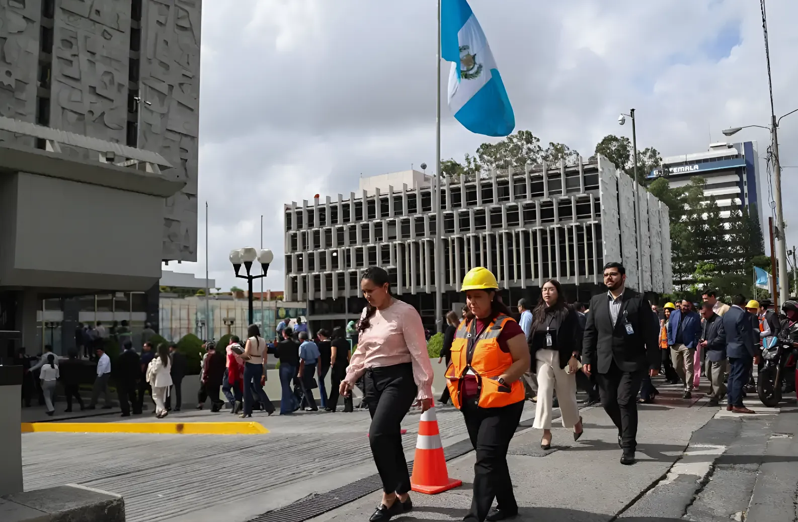 Guatemala reportan 42 réplicas y decenas de emergencias tras el sismo de magnitud 7,4