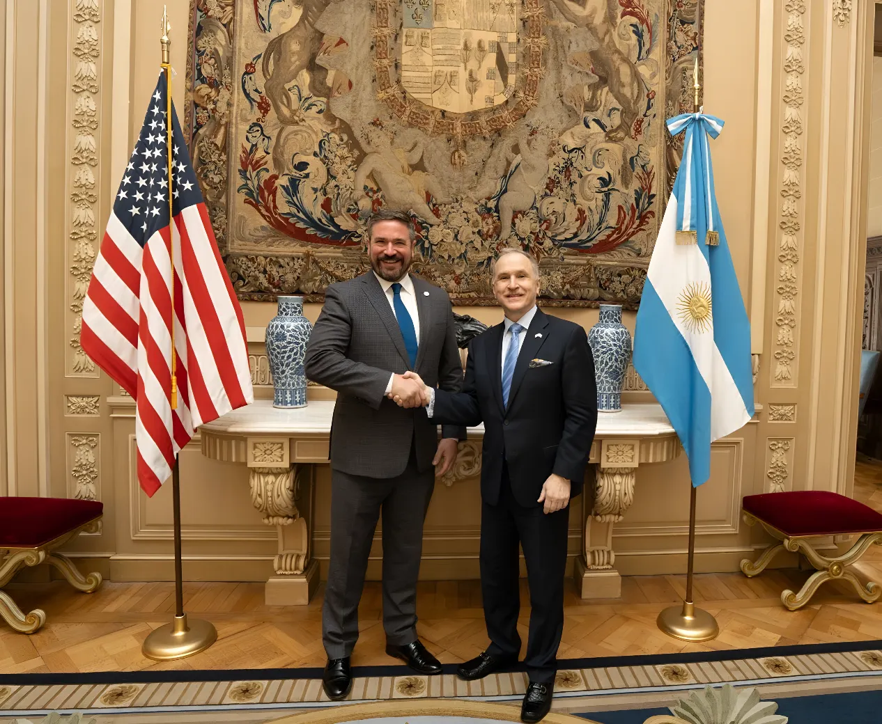 Argentina y EE. UU. estrechan lazos de seguridad con la visita del subdirector del FBI a Buenos Aires
