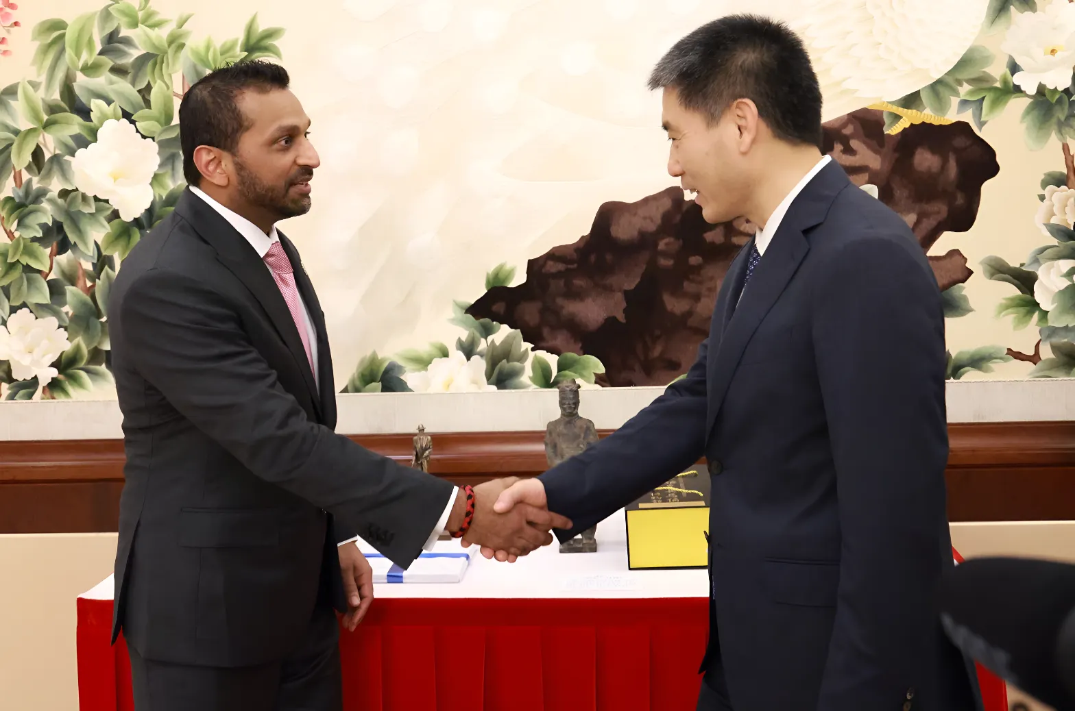 El director del FBI se reúne en Pekín con el ministro de Seguridad Pública de China