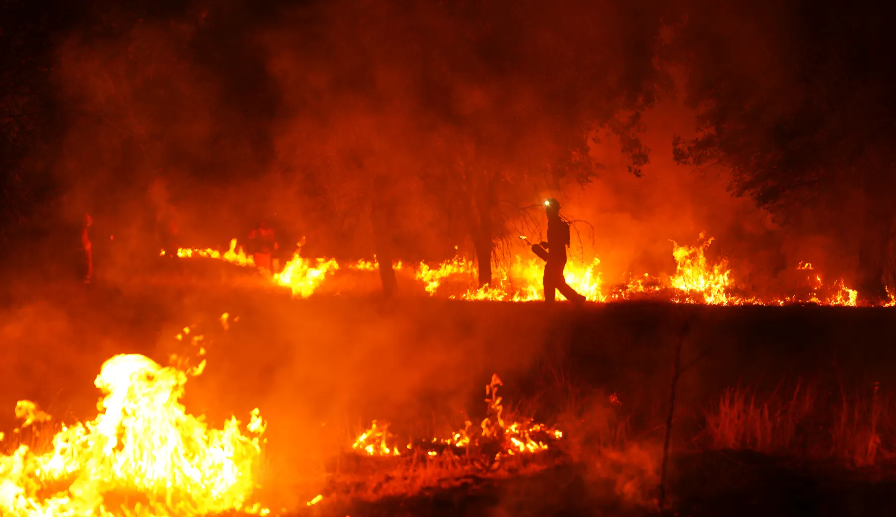 Francia y España ya evacúan a más de 300.000 personas por la ola de incendios