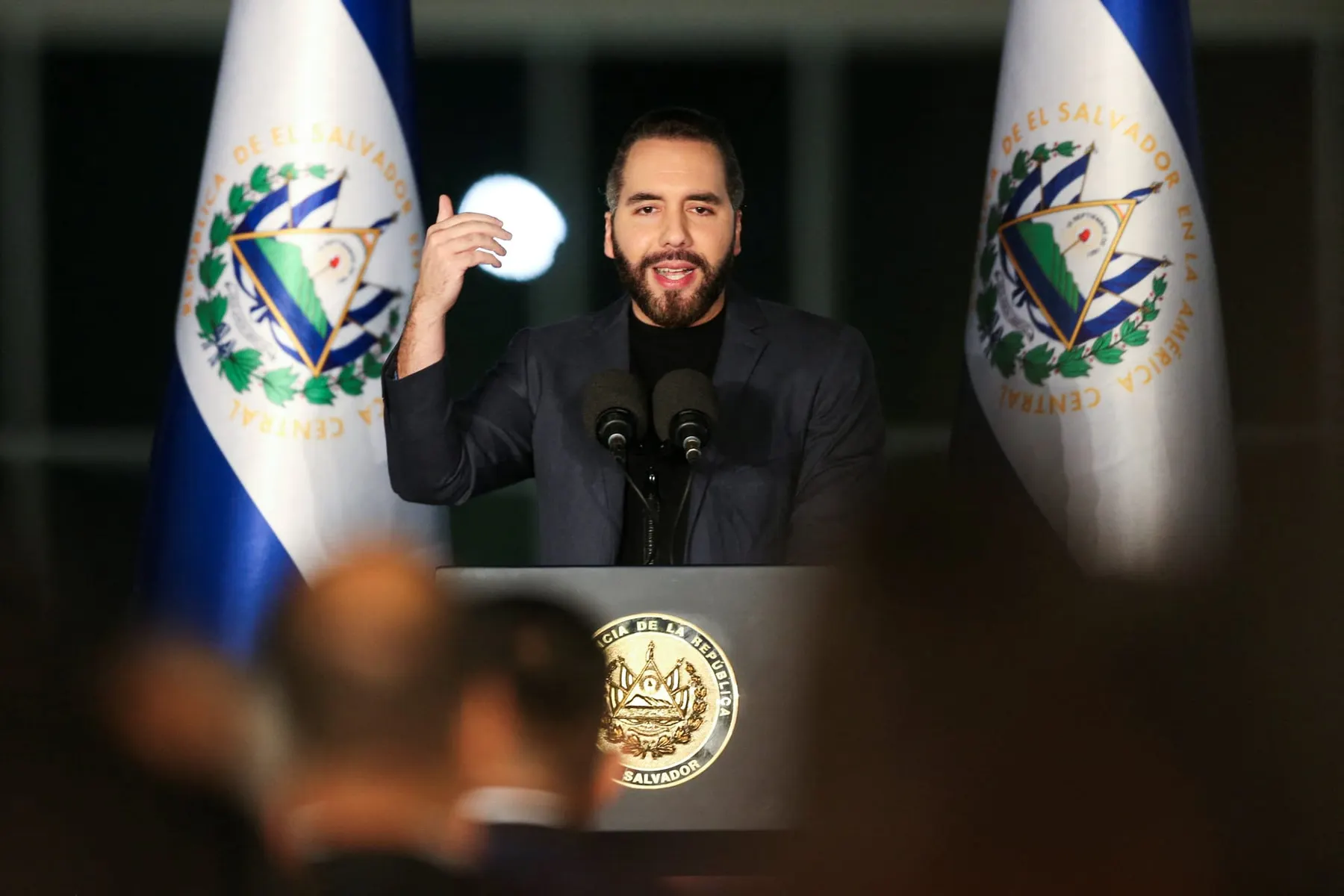 Nayib Bukele defiende la reelección indefinida en El Salvador y alista su candidatura para un tercer mandato