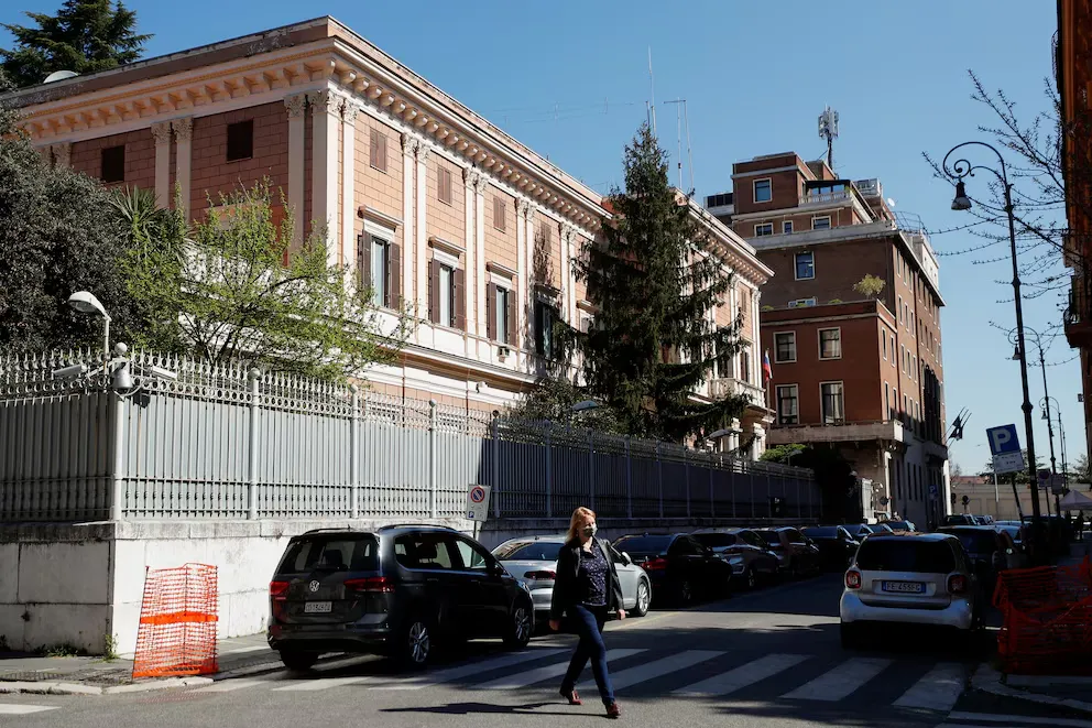 Italia expulsó a dos agregados rusos acusados de espiar armamento estratégico destinado a Ucrania