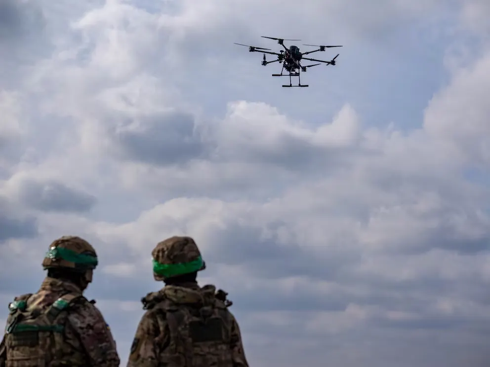 Asfixia total a la logística rusa: la ofensiva de drones ucranianos inutiliza la flota fantasma en el mar de Azov