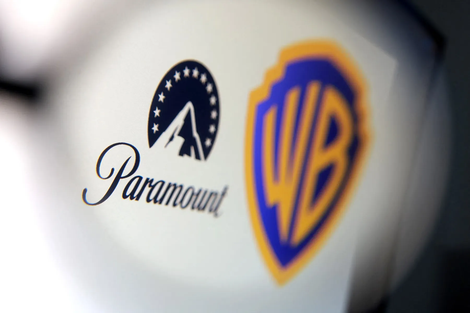 Doce estados de EE.UU. demandan para frenar la fusión de USD 111.000 millones entre Paramount y Warner Bros.