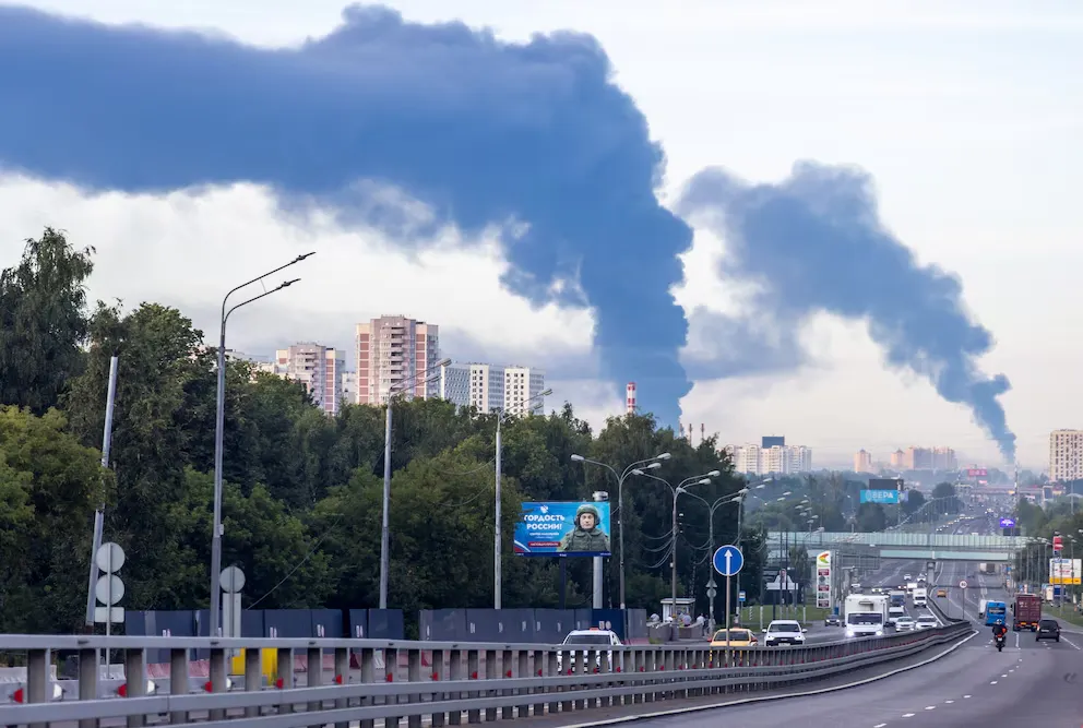 Ucrania ejecuta un ataque masivo con drones contra Moscú e incendia un megapolo logístico ruso