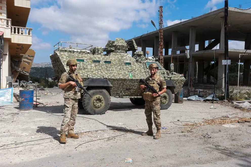 El Ejército de Líbano despliega tropas en el sur tras la primera retirada israelí del acuerdo trilateral