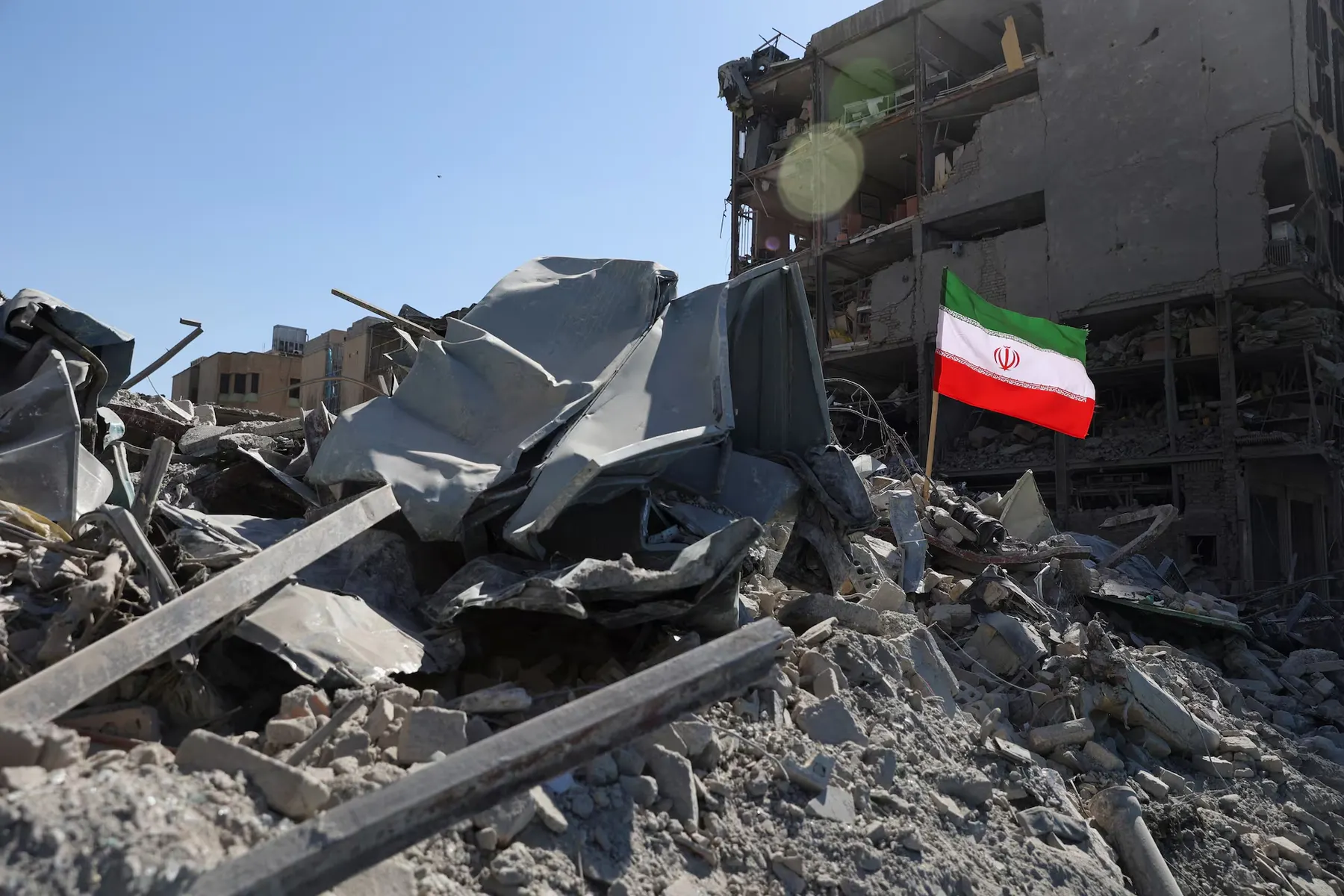 El régimen terrorista de Irán amenaza con extender la guerra si Estados Unidos reanuda las operaciones defensivas