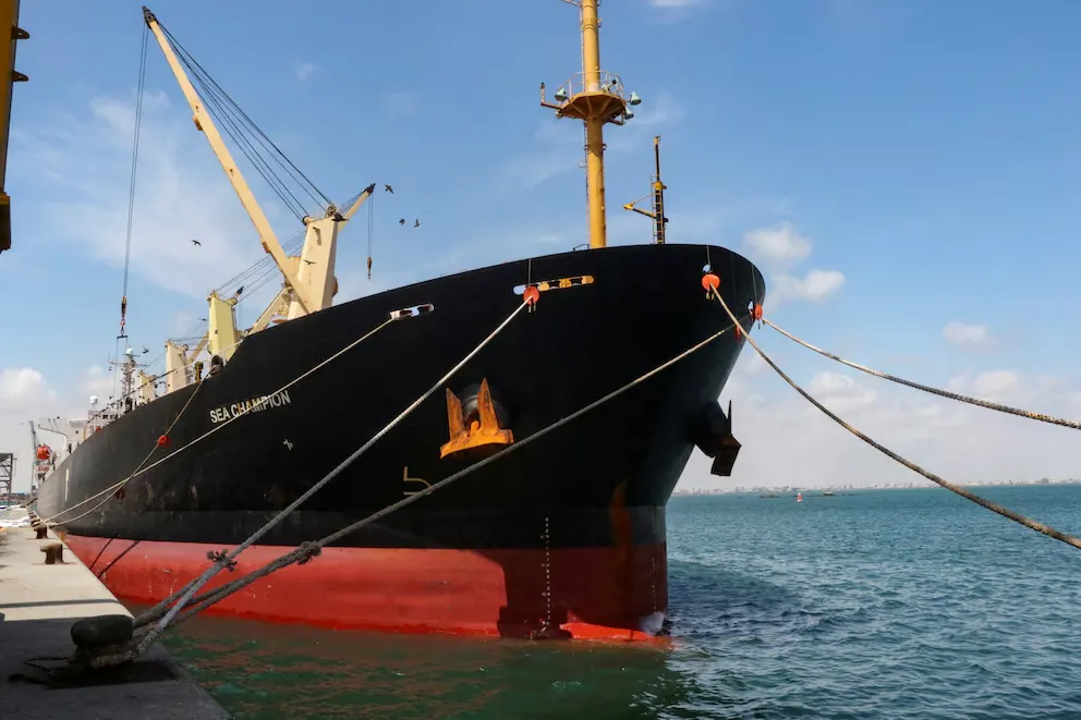 Las milicias aliadas del régimen de Irán atacan un buque comercial en el mar Rojo y desatan las alertas en las rutas globales