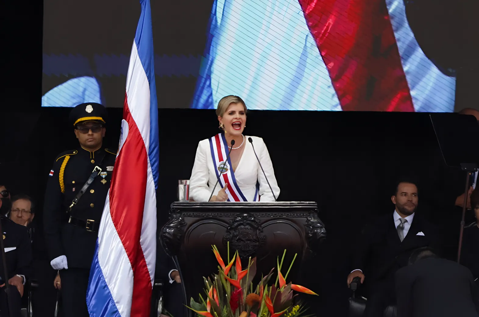Laura Fernández ordena retirar tomacorrientes tras decomisar más de 500 electrodomésticos en las cárceles de Costa Rica