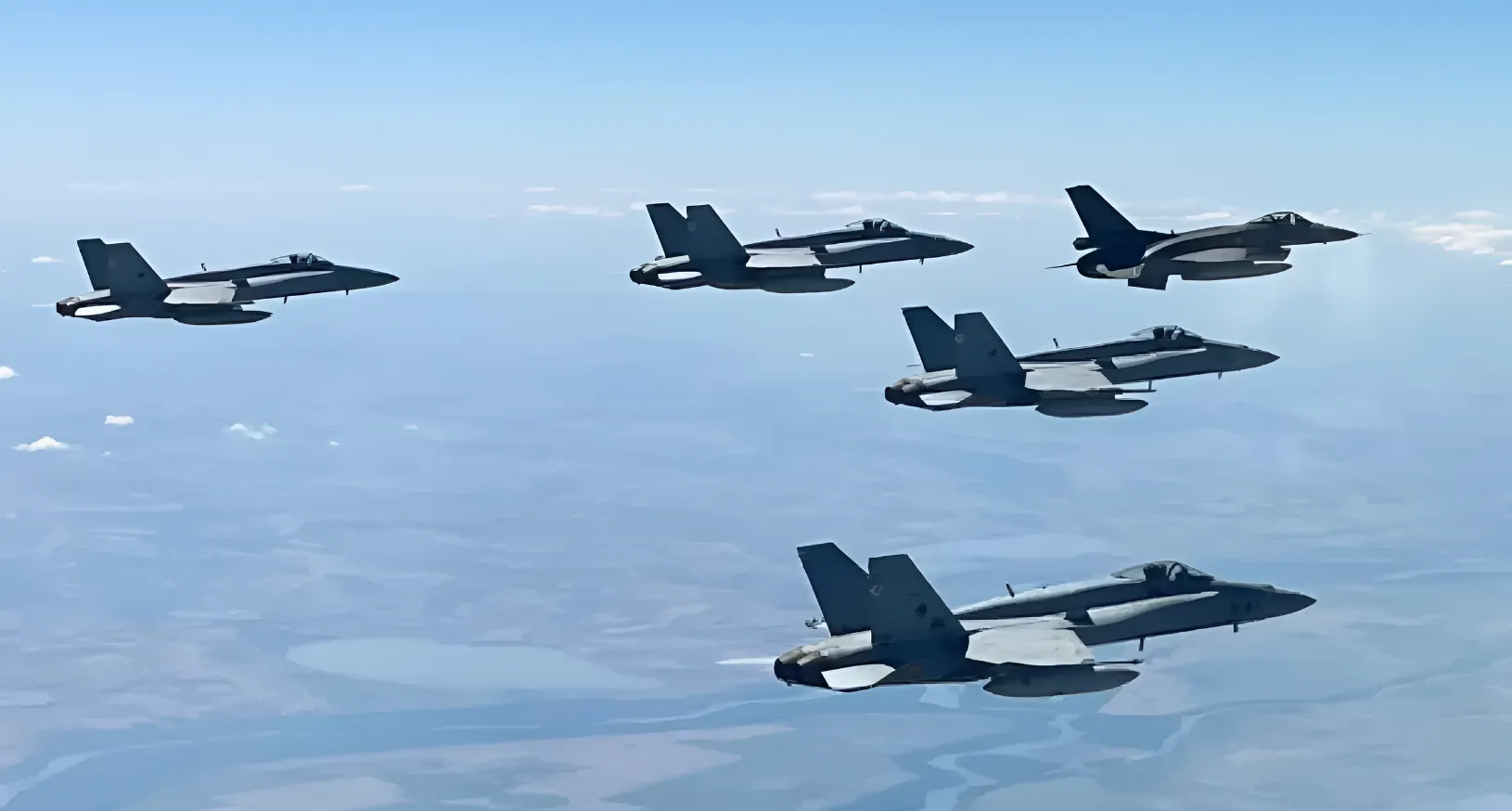 Dos cazas F-18 españoles de la OTAN despegan en Rumanía tras la incursión de un dron no identificado